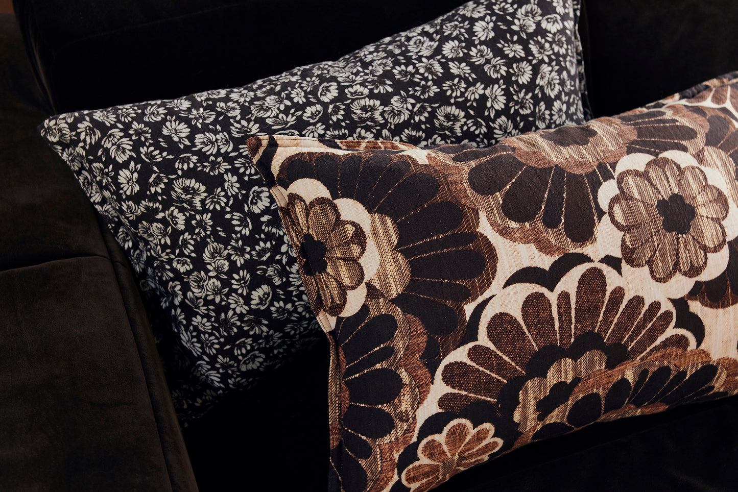 Heliotique Doris Cushion - Ornamental