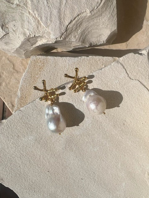 Heliotique | Shyla Nuria Earrings - Baroque Pearl
