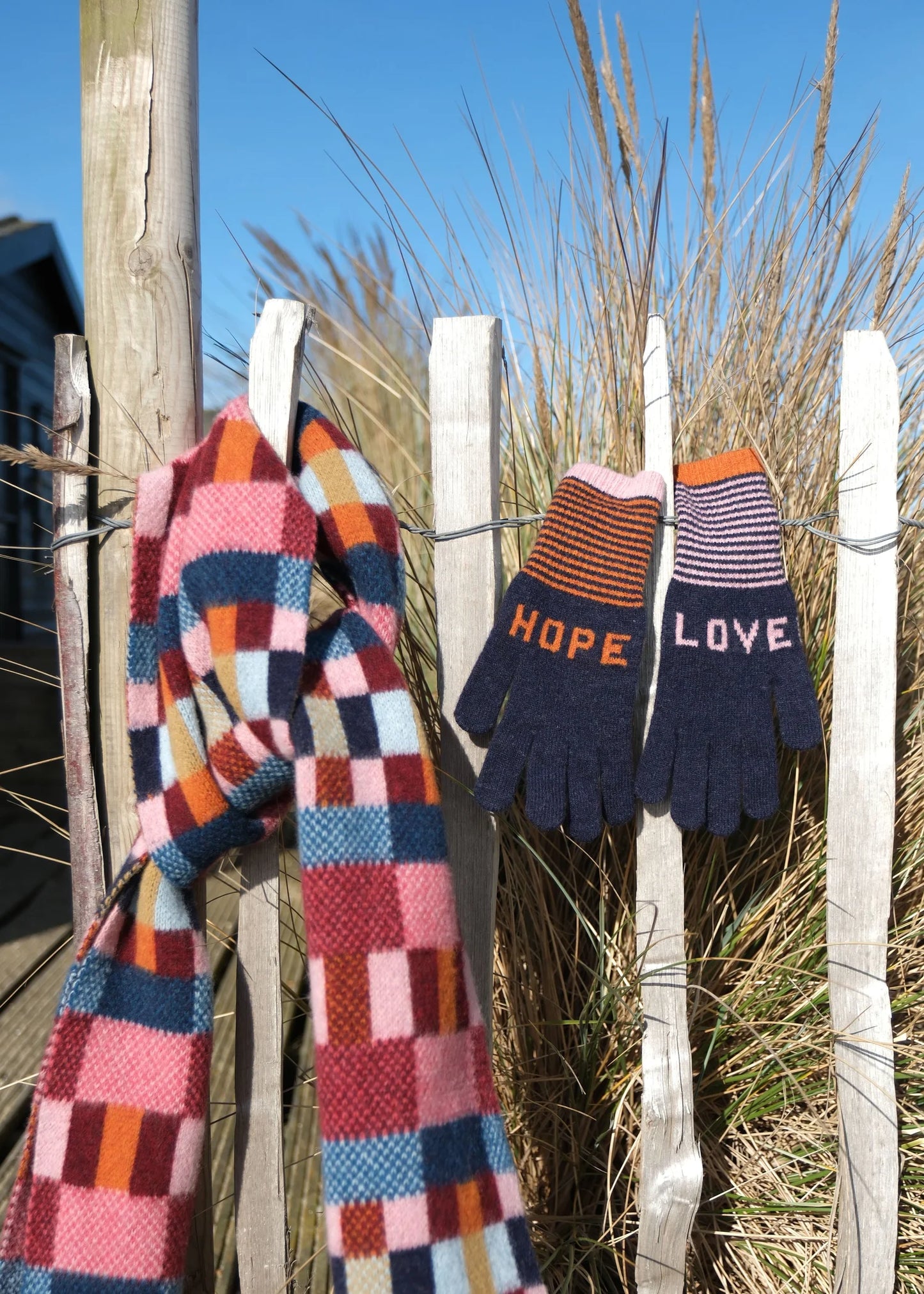 Heliotique Love / Hope Lambswool Gloves - Autumn Berry