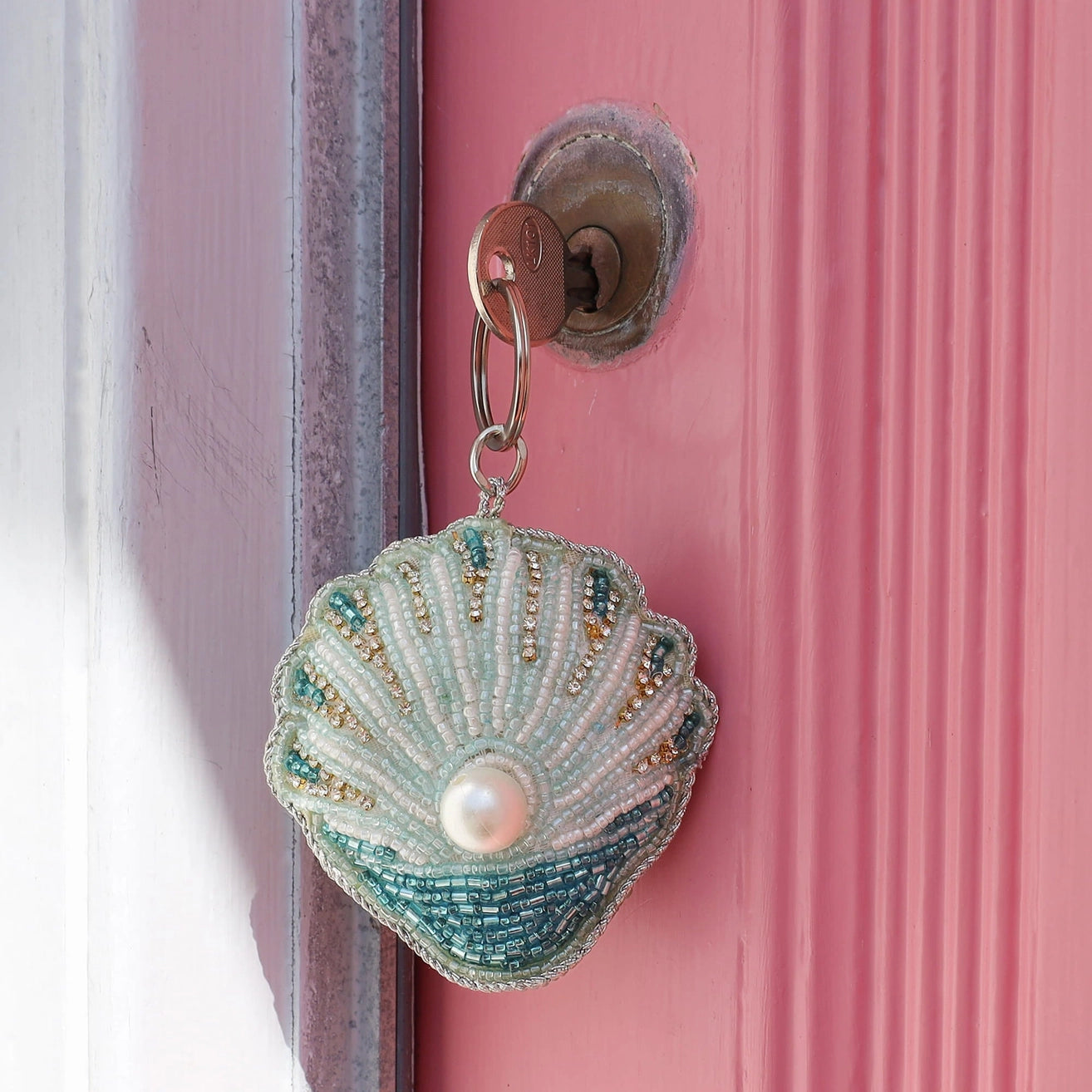 Heliotique Beaded Scallop & Pearl Keyring