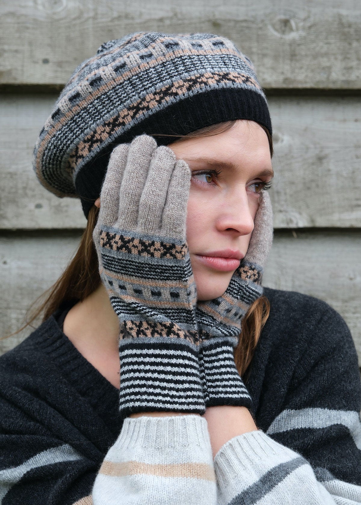 Heliotique | Quinton & Chadwick Dot & Cross Lambswool Gloves - Bark