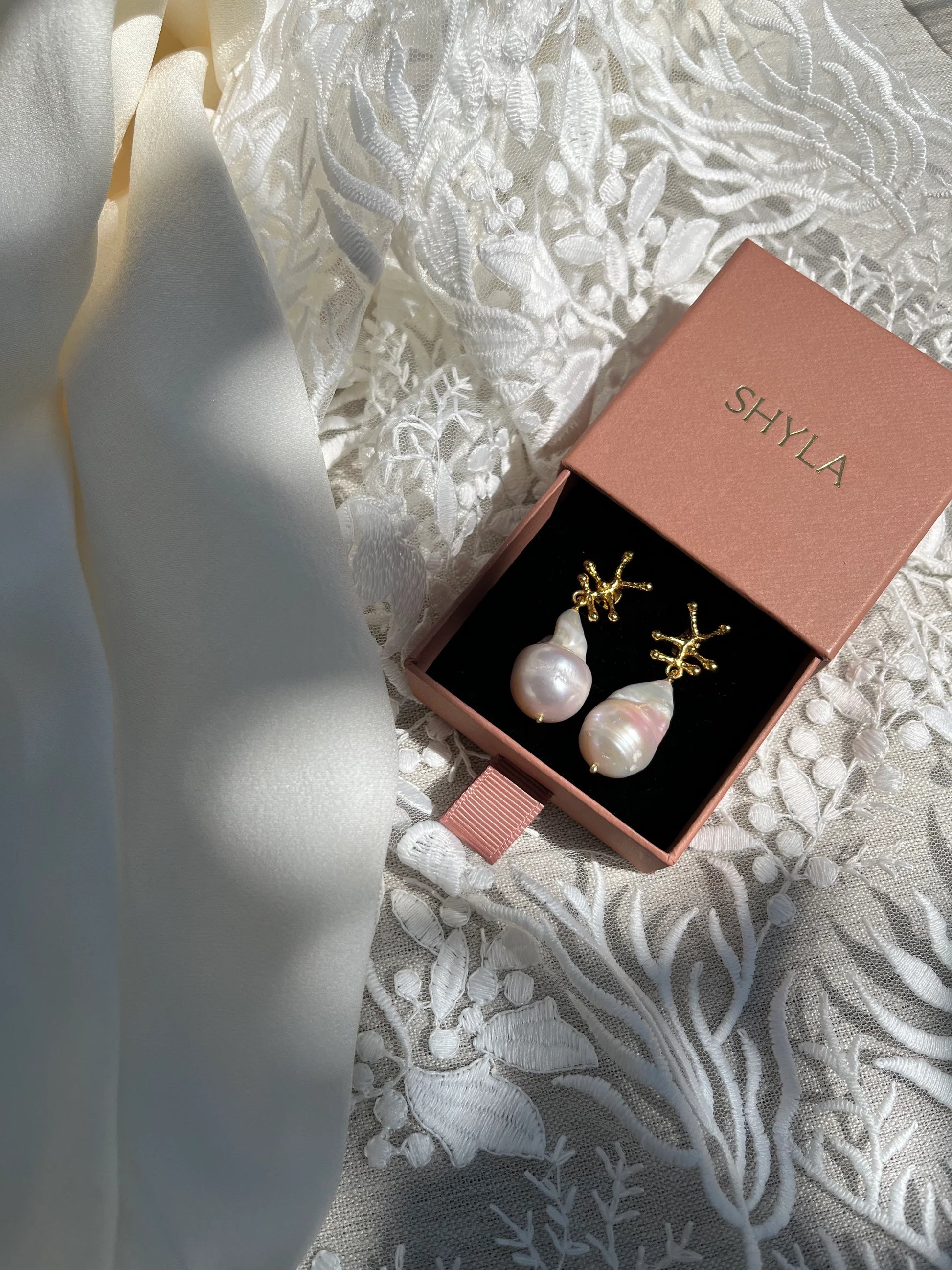 Heliotique | Shyla Nuria Earrings - Baroque Pearl