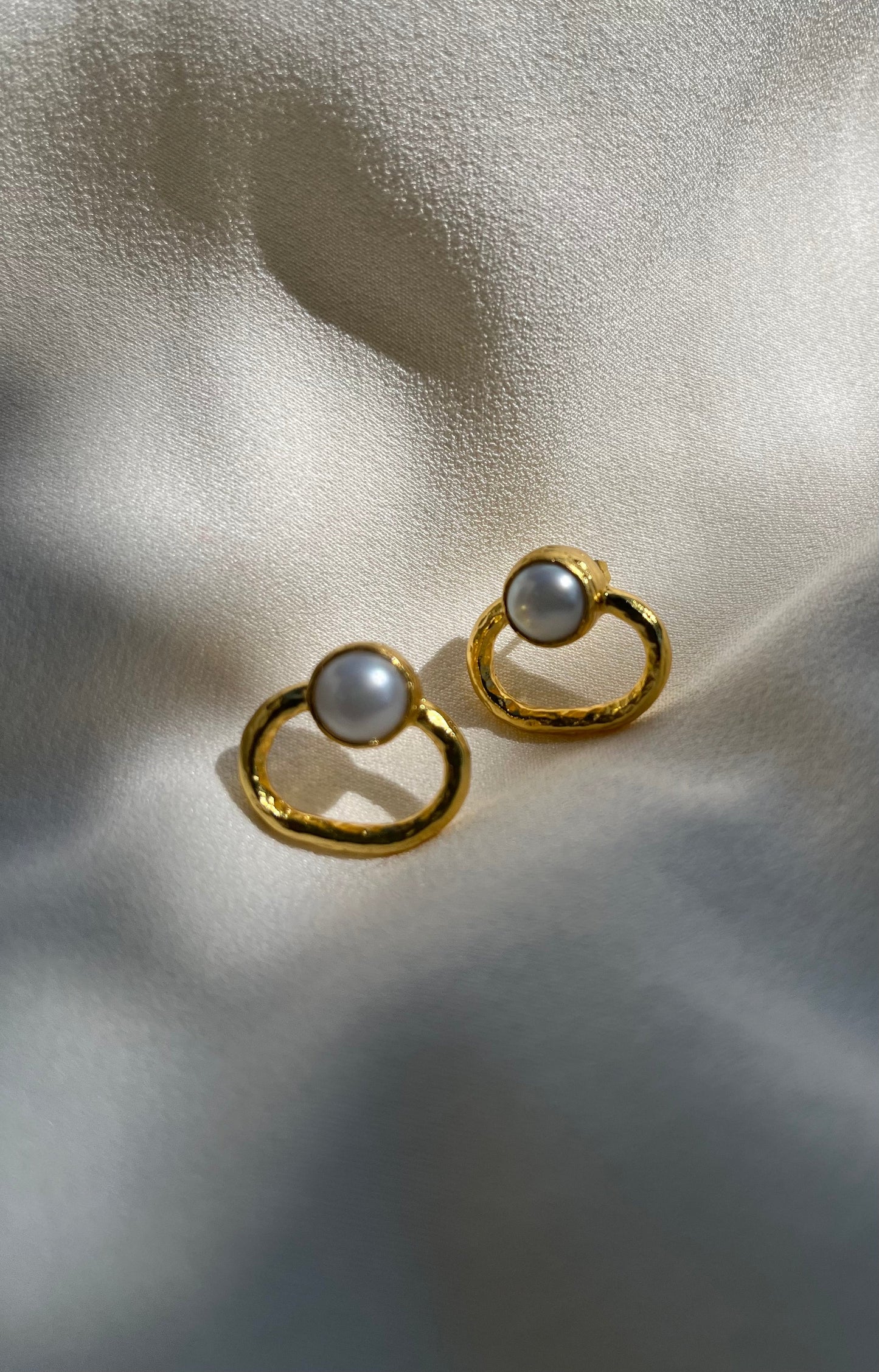 Heliotique Carla Pearl Stud Earrings
