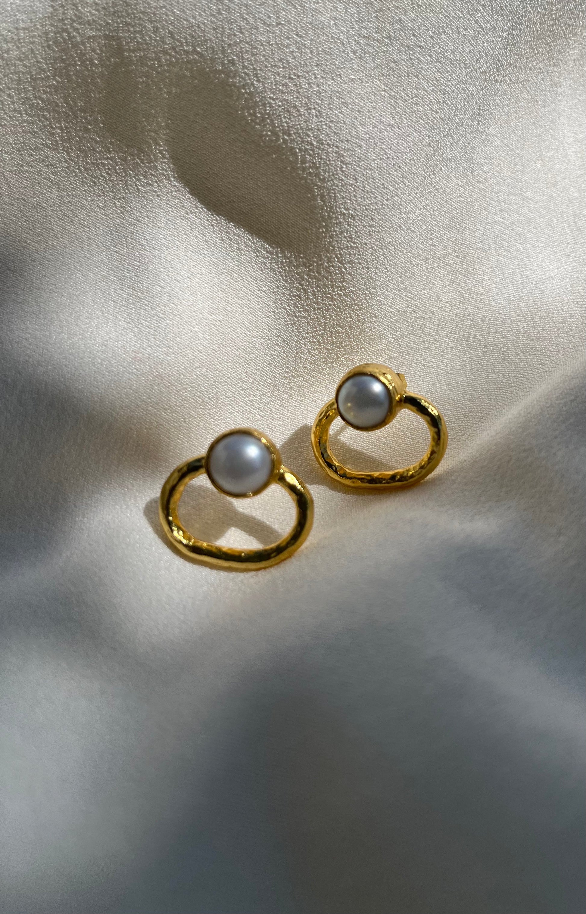 Heliotique Carla Pearl Stud Earrings