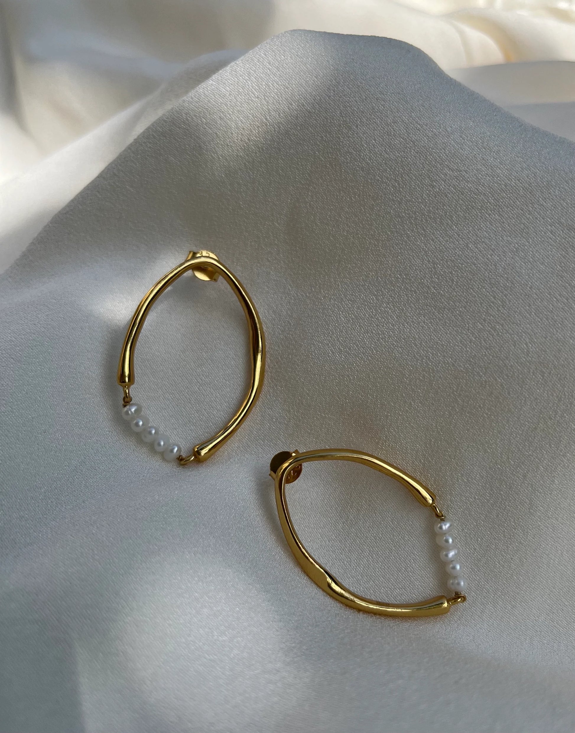 Heliotique | Shyla Thiva Earrings - Pearl