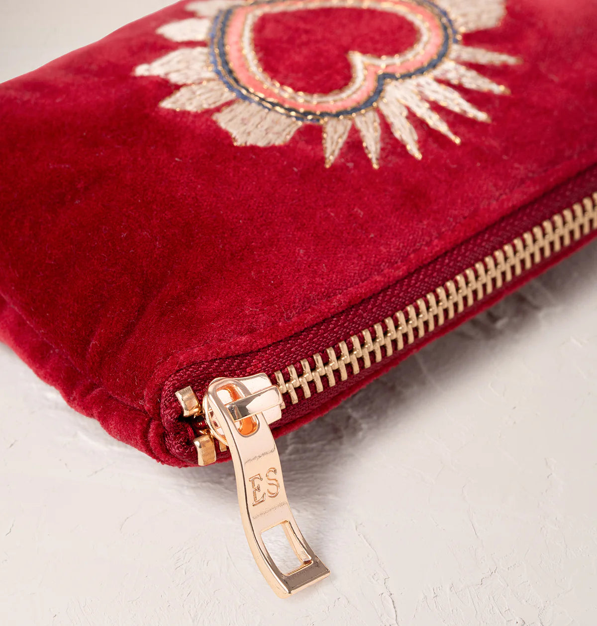 Heliotique | Elizabeth Scarlett Enchanted Heart Coin Purse - Rouge