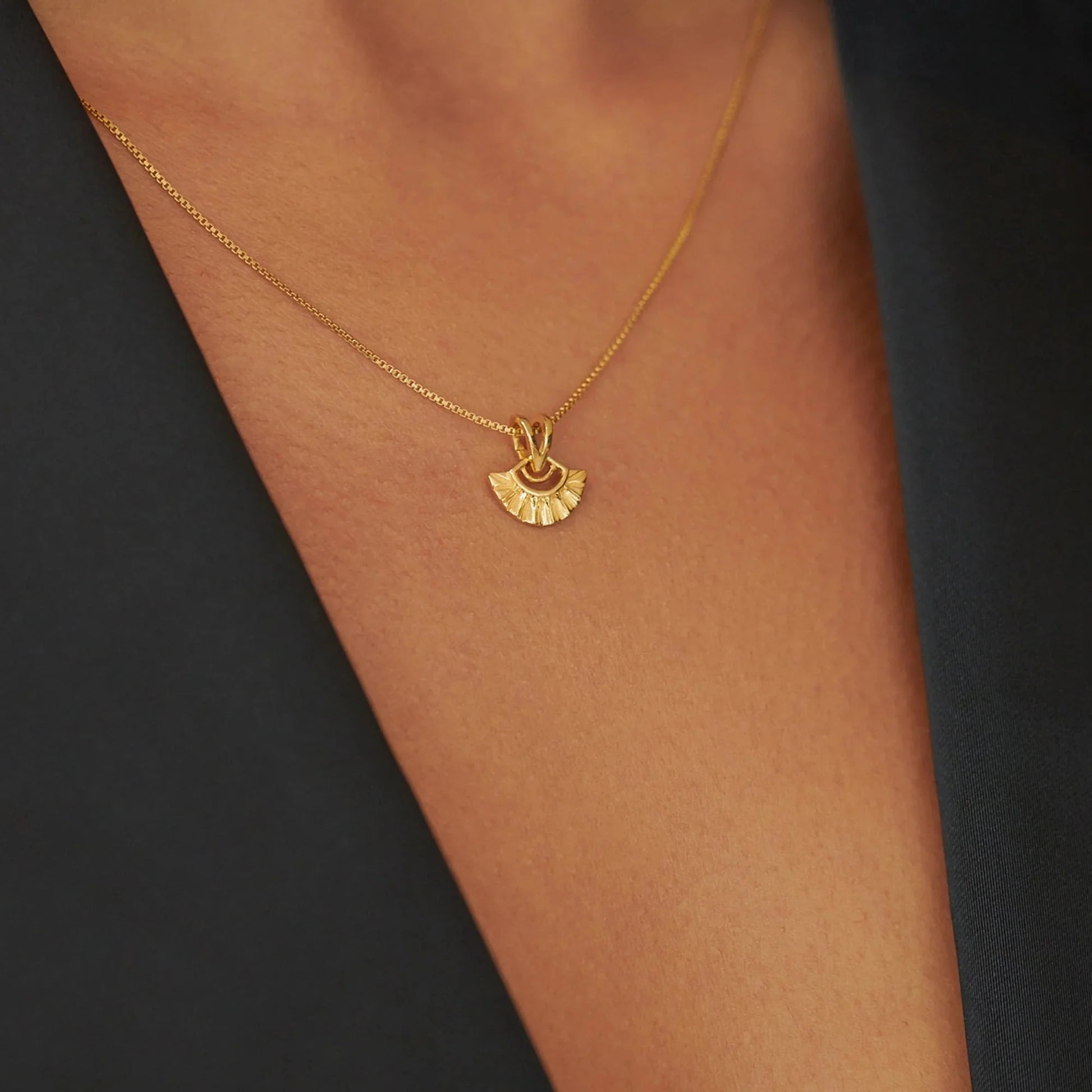 Heliotique Mini Deco Fan Necklace - Gold