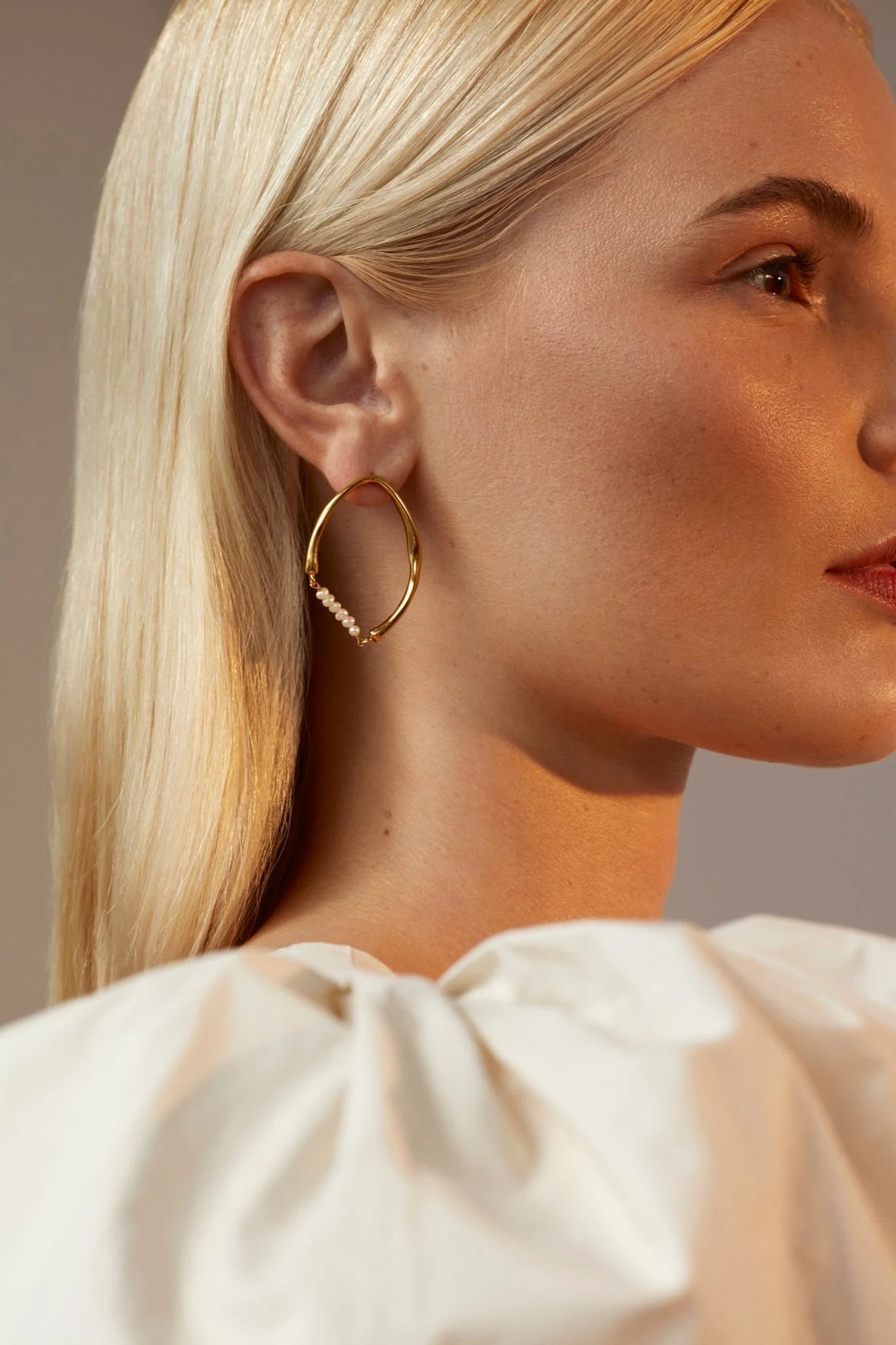 Heliotique | Shyla Thiva Earrings - Pearl